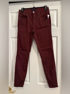 New Aeropostale stretch burgundy legging jeans. Size 4. Super soft stretch